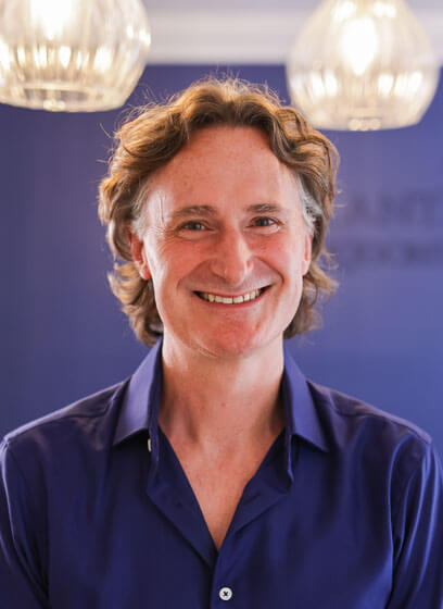Led by Renowned Experts in Orthodontics & Dentistry Smiles designed exclusively by Alastair Smith, alongside our team of specialist dentists and oral surgeons. Led by Renowned Experts in Orthodontics & Dentistry Smiles designed exclusively by Alastair Smith, alongside our team of specialist dentists and oral surgeons.